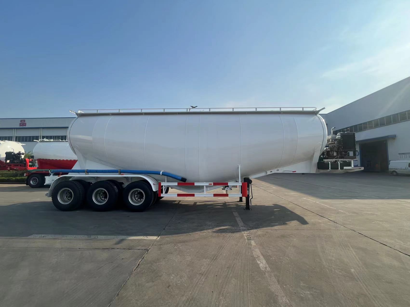 Derun Tri- Axle Cement Tank Semi Trailer skickas till Gabon
