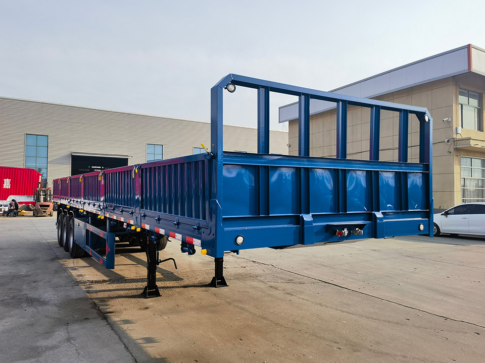 Derun Vehicle Company's tre sidovägg semitrailer skickas till Algeriet