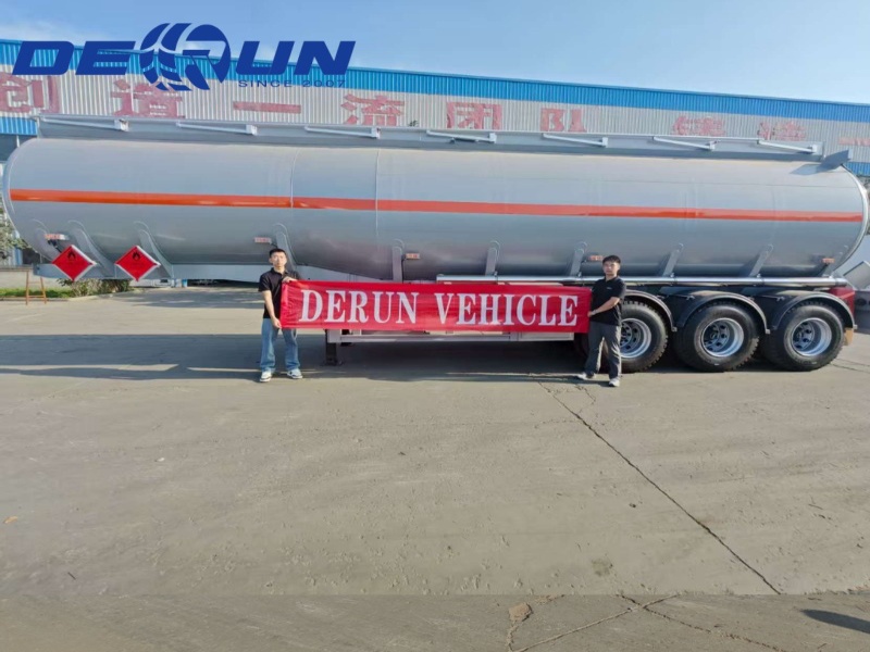 Derun Three-Axle Oil Tank semi trailer levereras framgångsrikt till Argentina