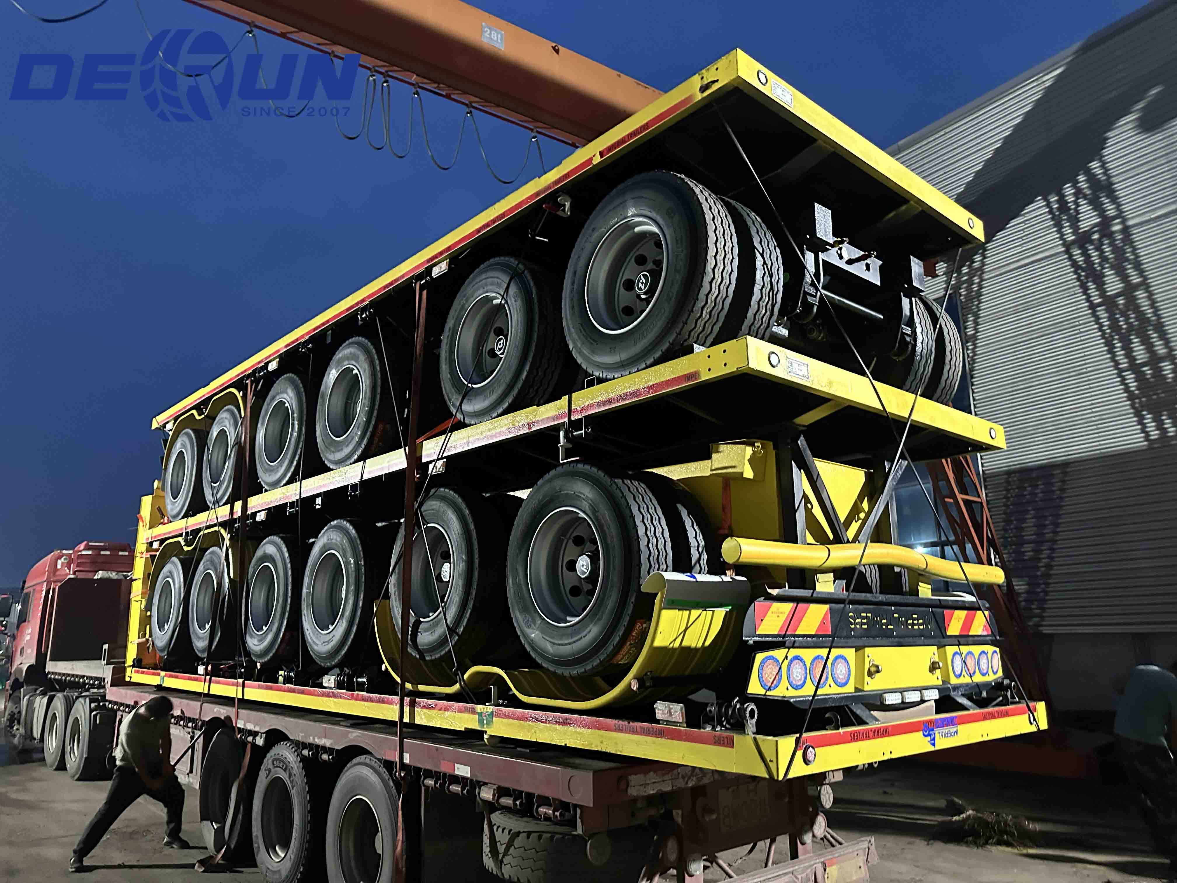 Tre flatbed semitrailers kommer att skickas till Moçambique