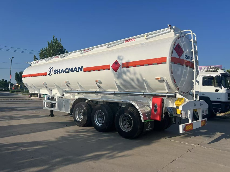 Två oljetankers semitrailers från Darun Vehical kommer att skeppas till Moçambique