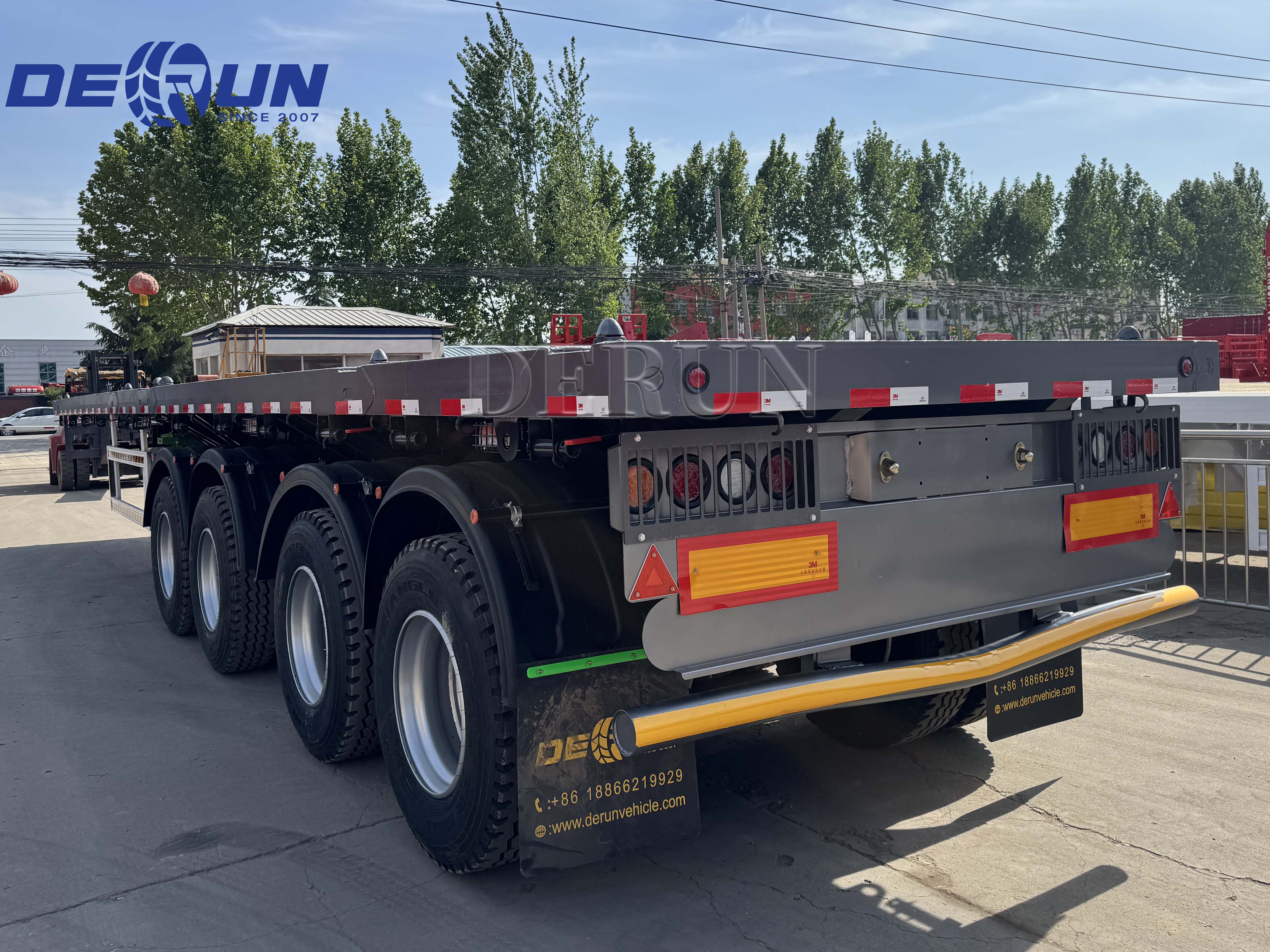 Fyra 4-axlade semitrailers med flak kommer att skickas till Ghana.