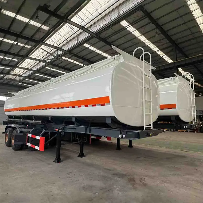 Bränsletank semitrailer med boggiupphängning
